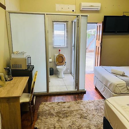St Eve Lodge & Spa Блумфонтейн Экстерьер фото