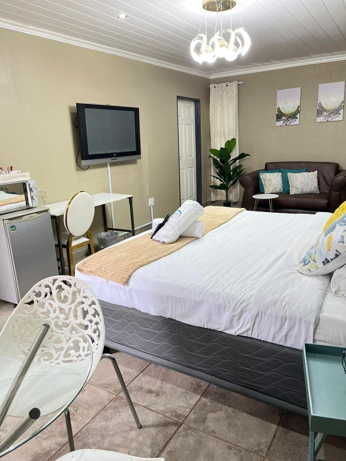 St Eve Lodge & Spa Блумфонтейн Экстерьер фото