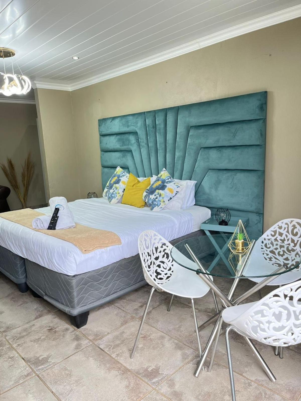 St Eve Lodge & Spa Блумфонтейн Экстерьер фото