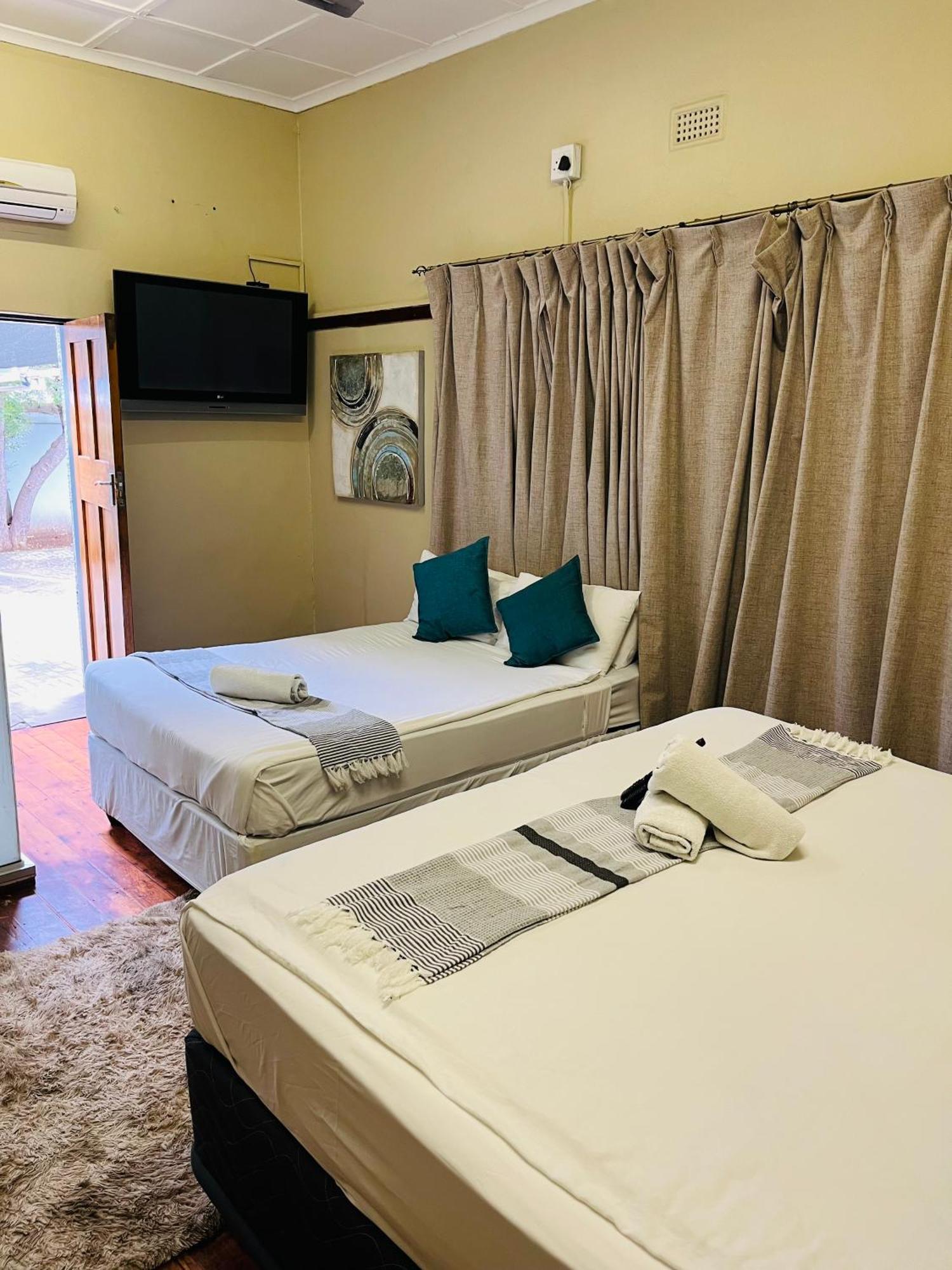 St Eve Lodge & Spa Блумфонтейн Экстерьер фото